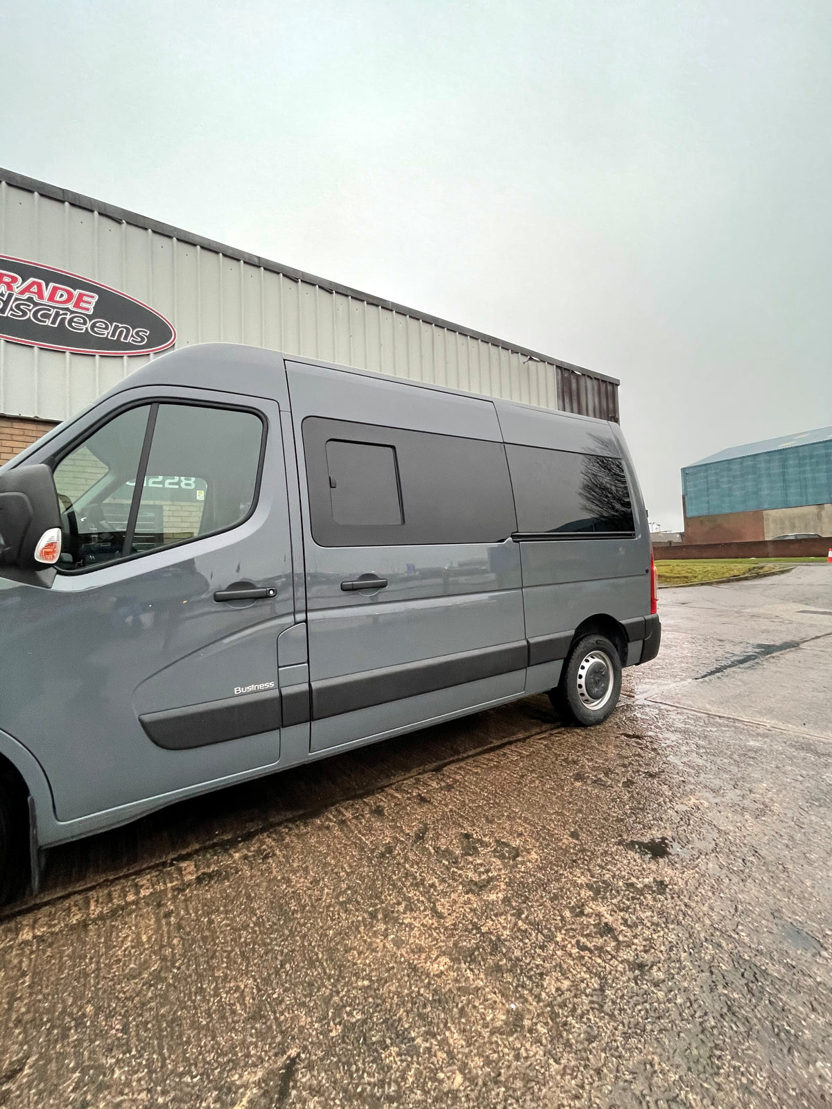 Left Privacy Rear Fixed MWB Glass for Renault Master (2010-2023) / Vauxhall Movano (2010-2021) / Nissan NV400 (2010 onwards) / Nissan Interstar (2022-2023)