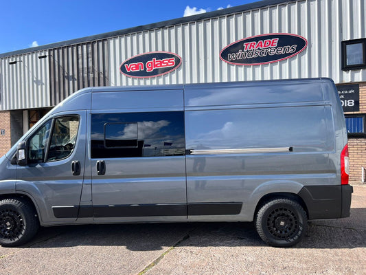 Left Privacy Front Opening MWB/LWB/XLWB (L2/3/4) Glass for Peugeot Boxer (2006>) / Fiat Ducato (2006>) / Citroen Relay (2006>) / Vauxhall Movano (2021>)