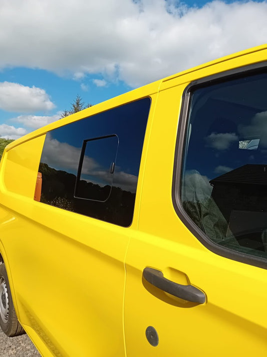 Right Privacy Front Opening Glass for VW Transporter T7 (2024>) / Ford Transit Custom (2024>)