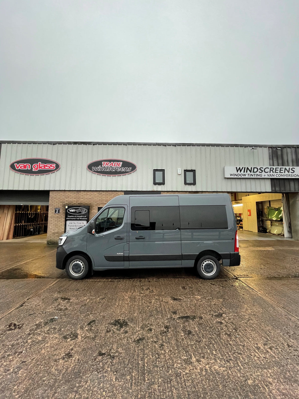 Left Privacy Rear Fixed MWB Glass for Renault Master (2010-2023) / Vauxhall Movano (2010-2021) / Nissan NV400 (2010 onwards) / Nissan Interstar (2022-2023)