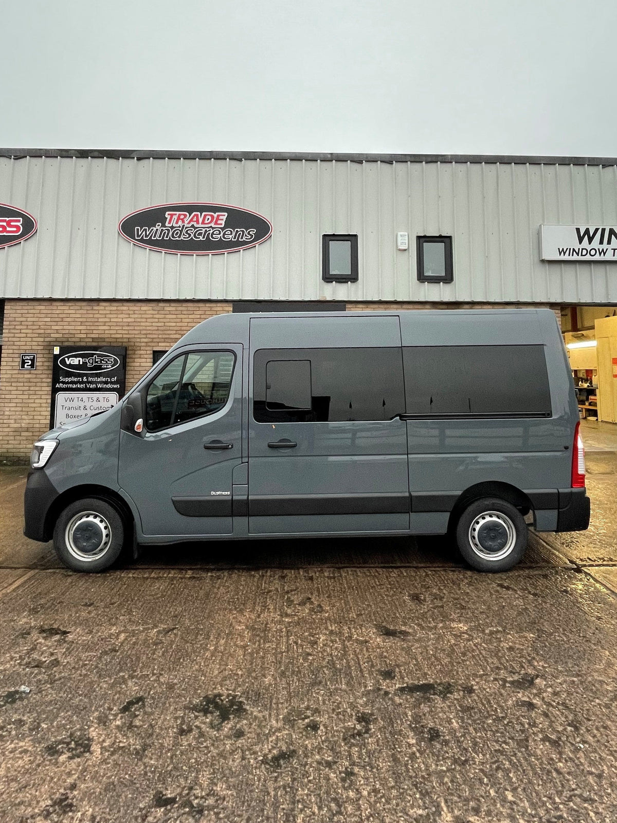 Left Privacy Front Opening MWB/LWB Glass for Renault Master (2010-2023) / Vauxhall Movano (2010-2021) / Nissan NV400 (2010 onwards) / Nissan Interstar (2022-2023)