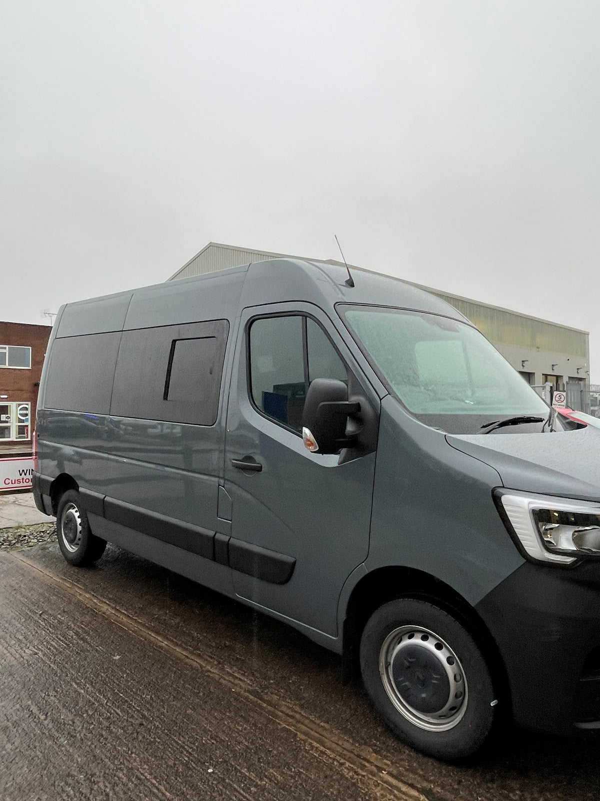 Right Privacy Rear Fixed MWB Glass for Renault Master (2010-2023) / Vauxhall Movano (2010-2021) / Nissan NV400 (2010 onwards) / Nissan Interstar (2022-2023)