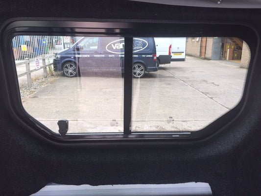Right Privacy Front Opening Glass for Renault Trafic / Vauxhall Vivaro / Nissan Primastar (2001-2013)
