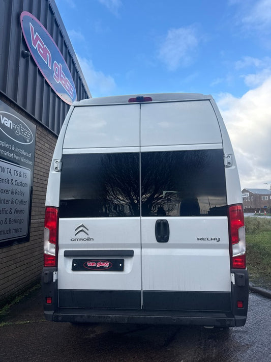 Back Door Privacy Left or Right Glass for Peugeot Boxer (2006>) / Fiat Ducato (2006>) / Citroen Relay (2006>) / Vauxhall Movano (2021>)