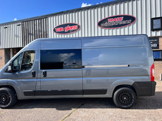 Left or Right Privacy Front Fixed MWB/LWB/XLWB (L2/3/4) Glass for Fiat Ducato (2006>) / Citroen Relay (2006>) / Vauxhall Movano (2021>)
